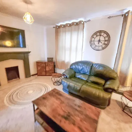 City House In Nice Area - Smart Tv'S, 900Mb Wifi Milton Keynes Exterior photo