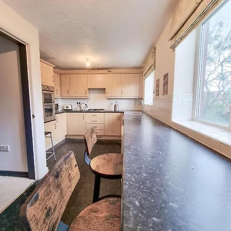 City House In Nice Area - Smart Tv'S, 900Mb Wifi Milton Keynes Exterior photo