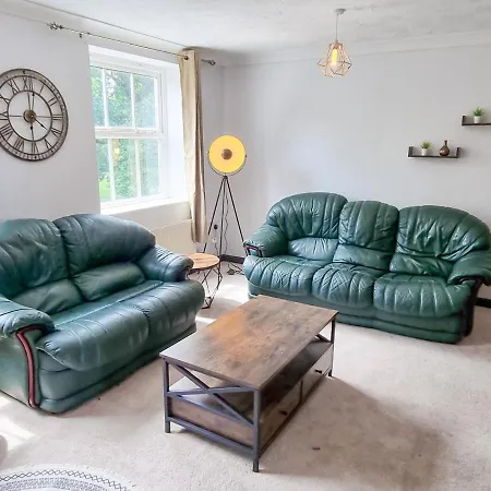City House In Nice Area - Smart Tv'S, 900Mb Wifi Milton Keynes Exterior photo