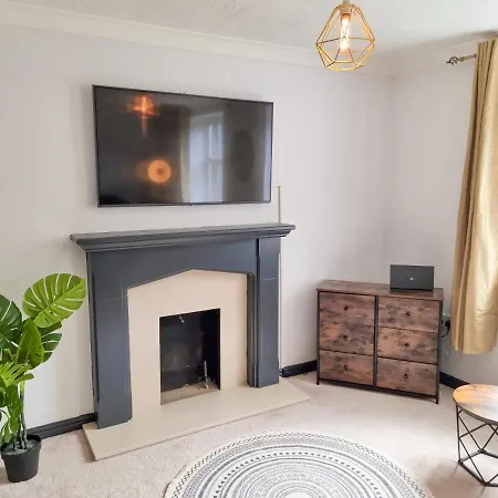City House In Nice Area - Smart Tv'S, 900Mb Wifi Milton Keynes Exterior photo