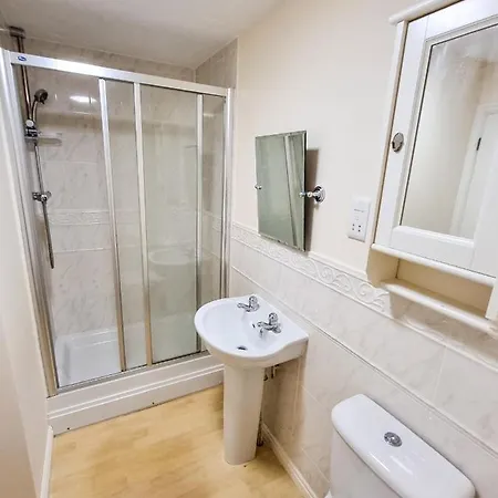City House In Nice Area - Smart Tv'S, 900Mb Wifi Milton Keynes Exterior photo